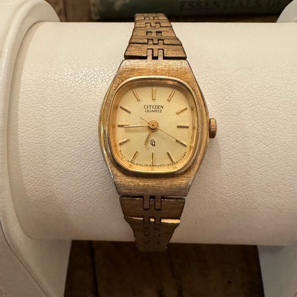 Vintage Citizen Quartz Women’s Wrist Watch (4031-899121) - Picture 3 of 11